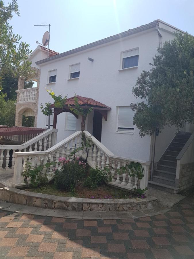 Apartman Lugovic Sibenik Bagian luar foto